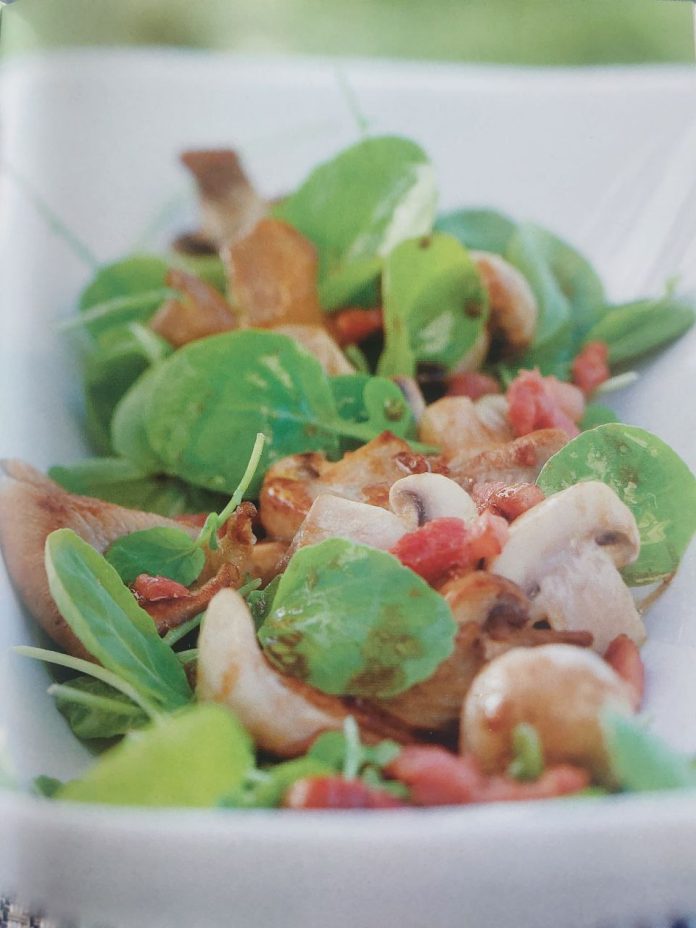 Spinach Salad mit Mushroom and Pancetta